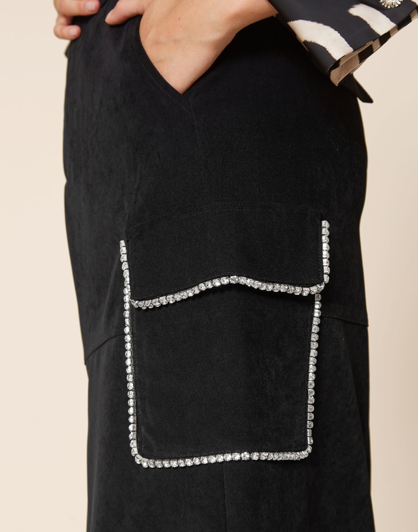 BLACK MIDI SKIRT | HOUSE OF ANGELS