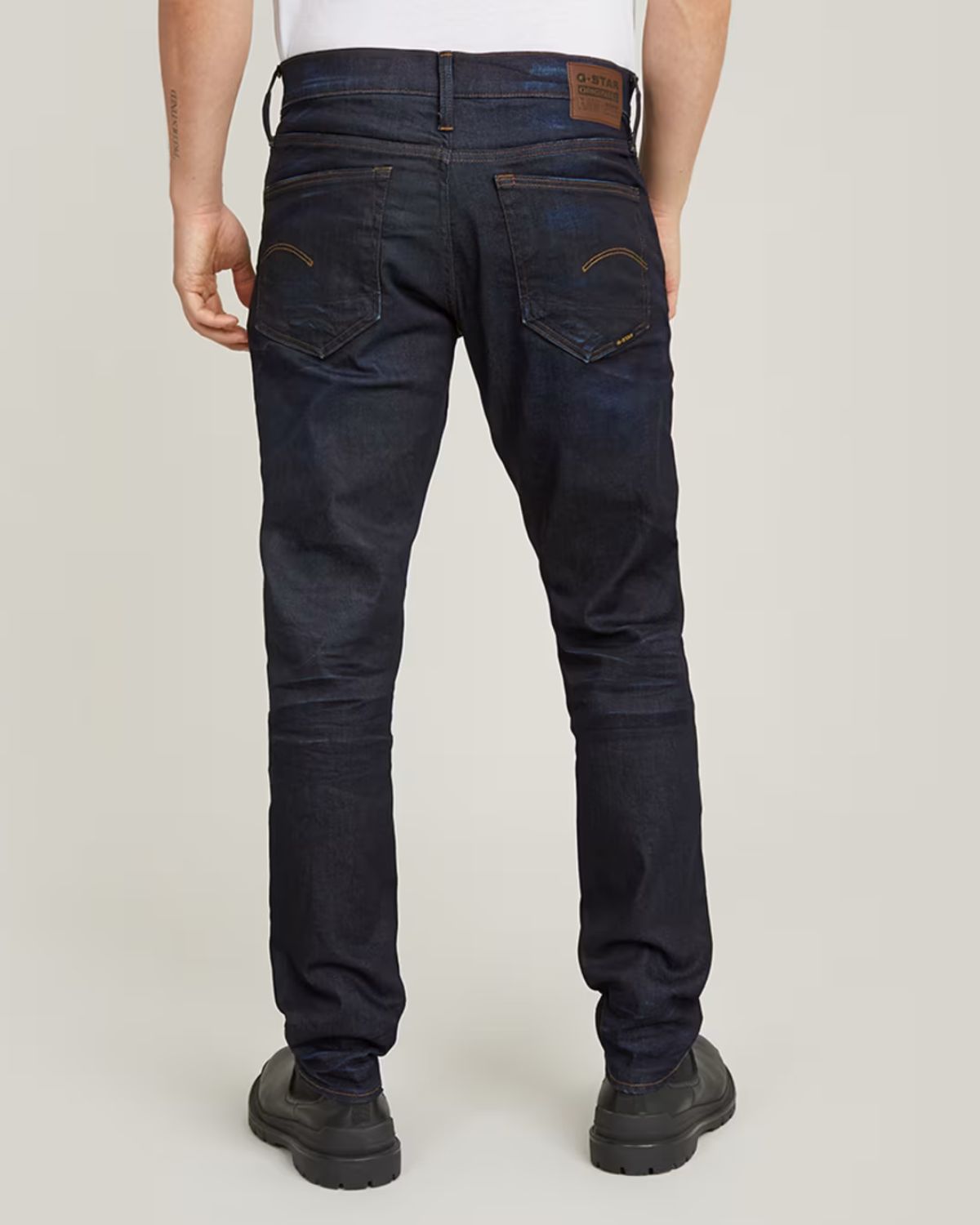 REGULAR TAPERED JEANS