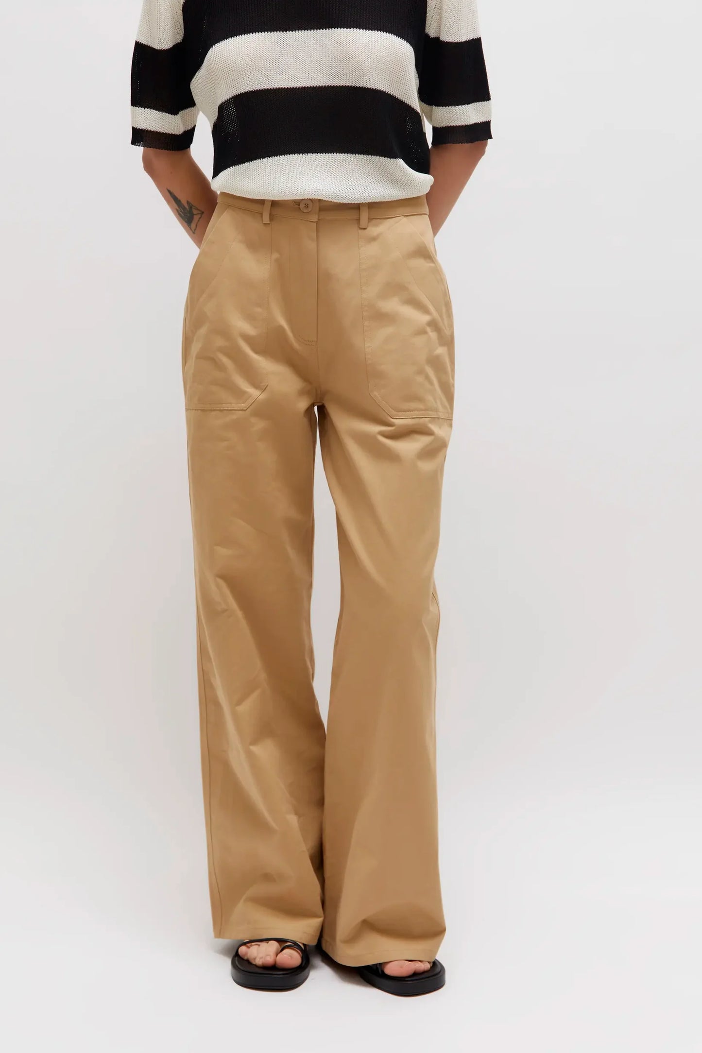 STRAIGHT PANTS WITH CAMEL PATCH POCKETS