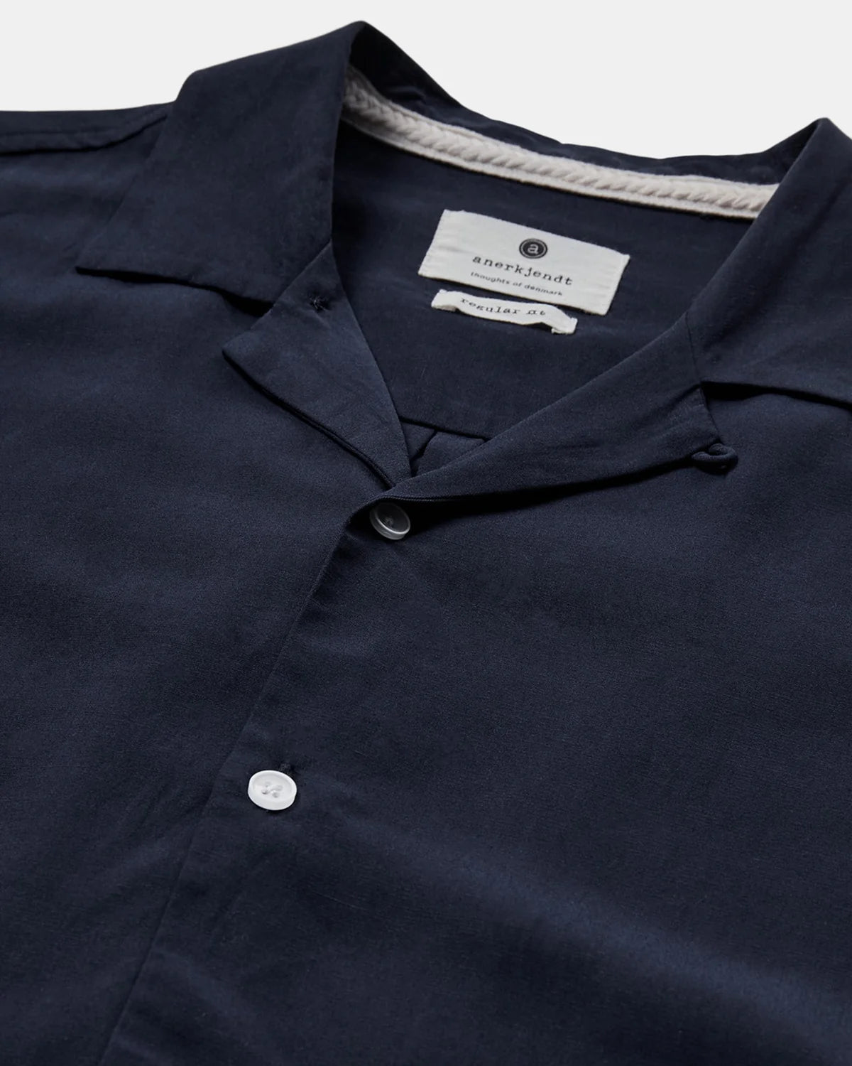 AKKURT S/S PLACKET DETAIL - SKY CAPTAIN