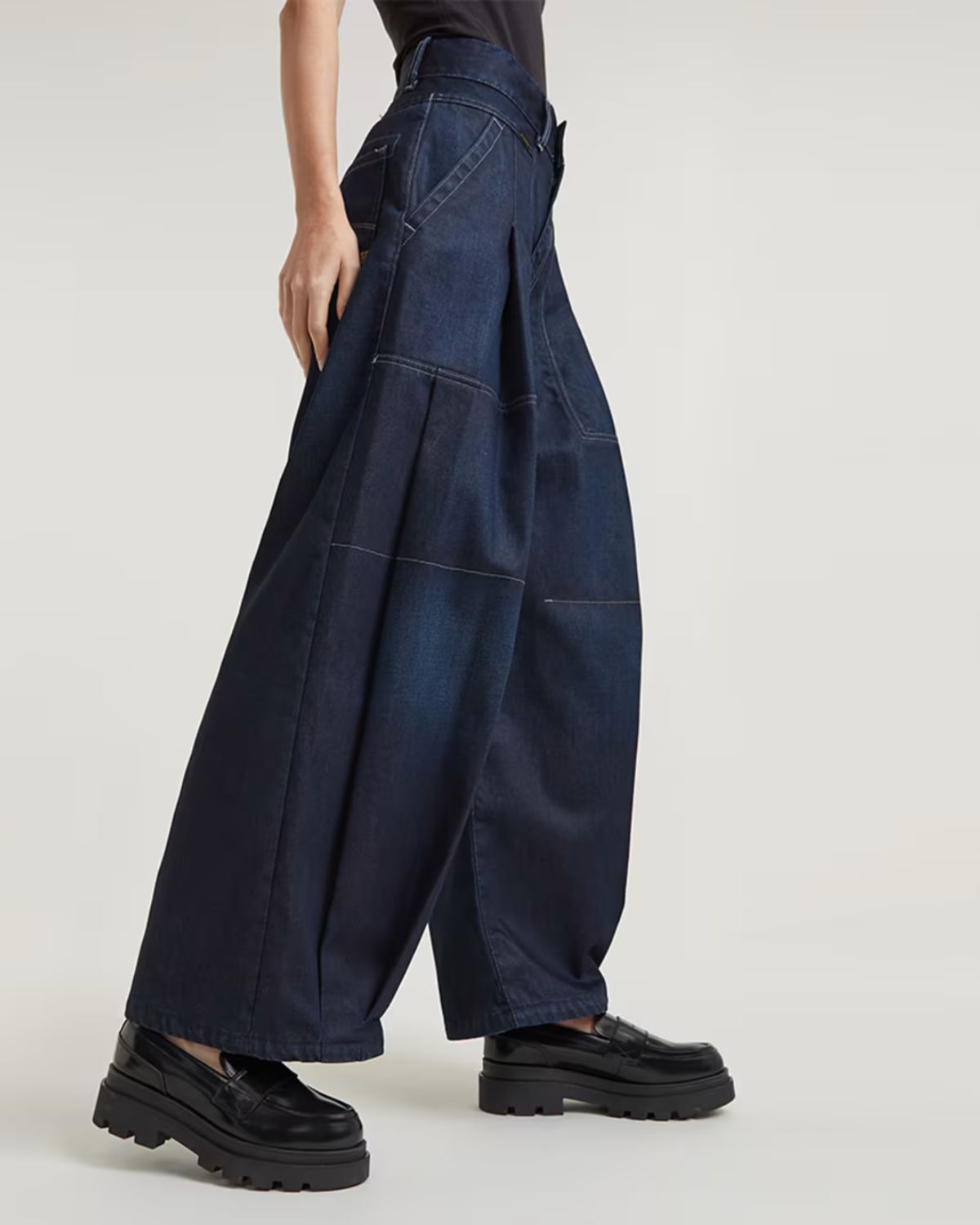 PLEATED DARK DENIM