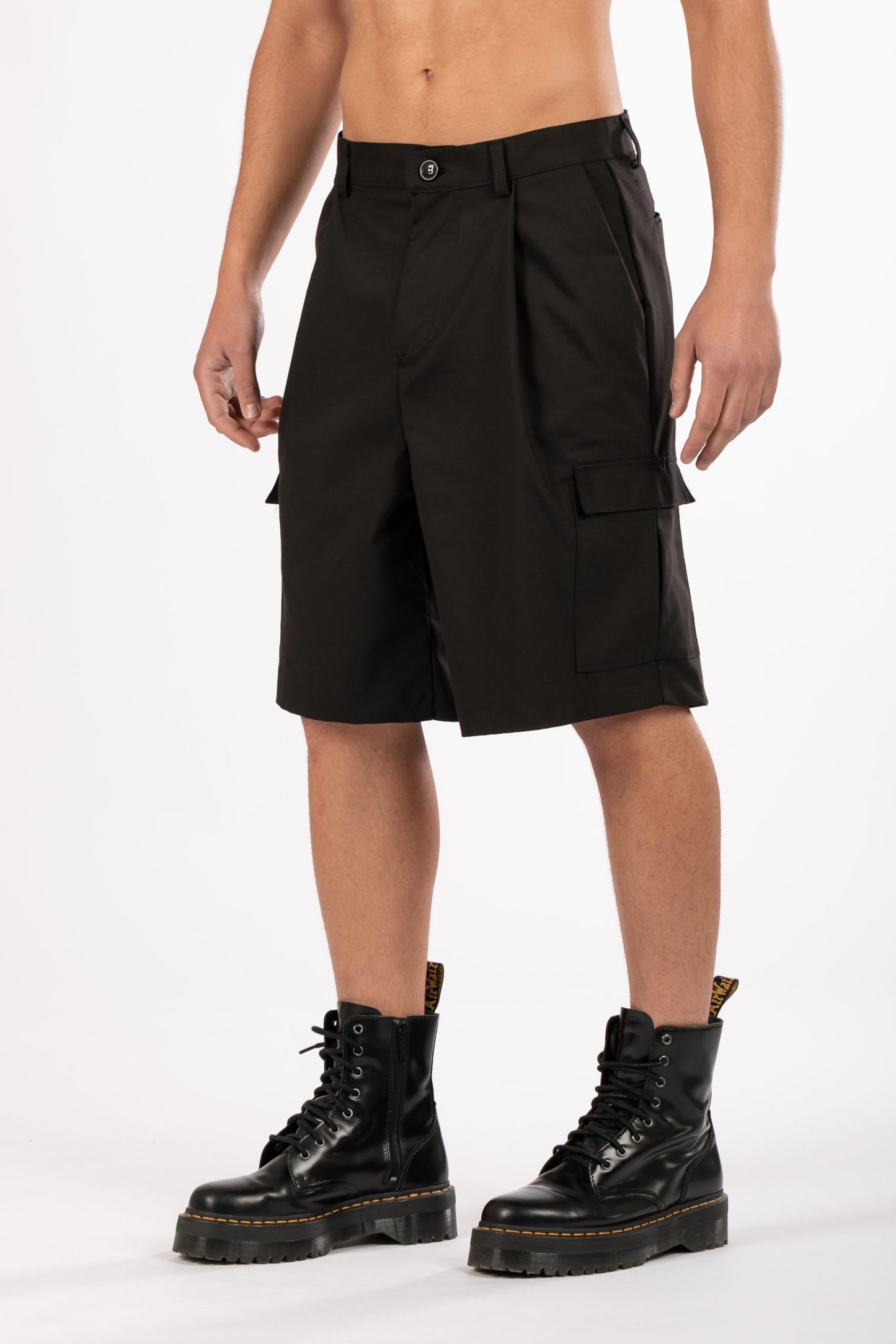 PLEATED CARGO SHORTS | NOT A COMMON