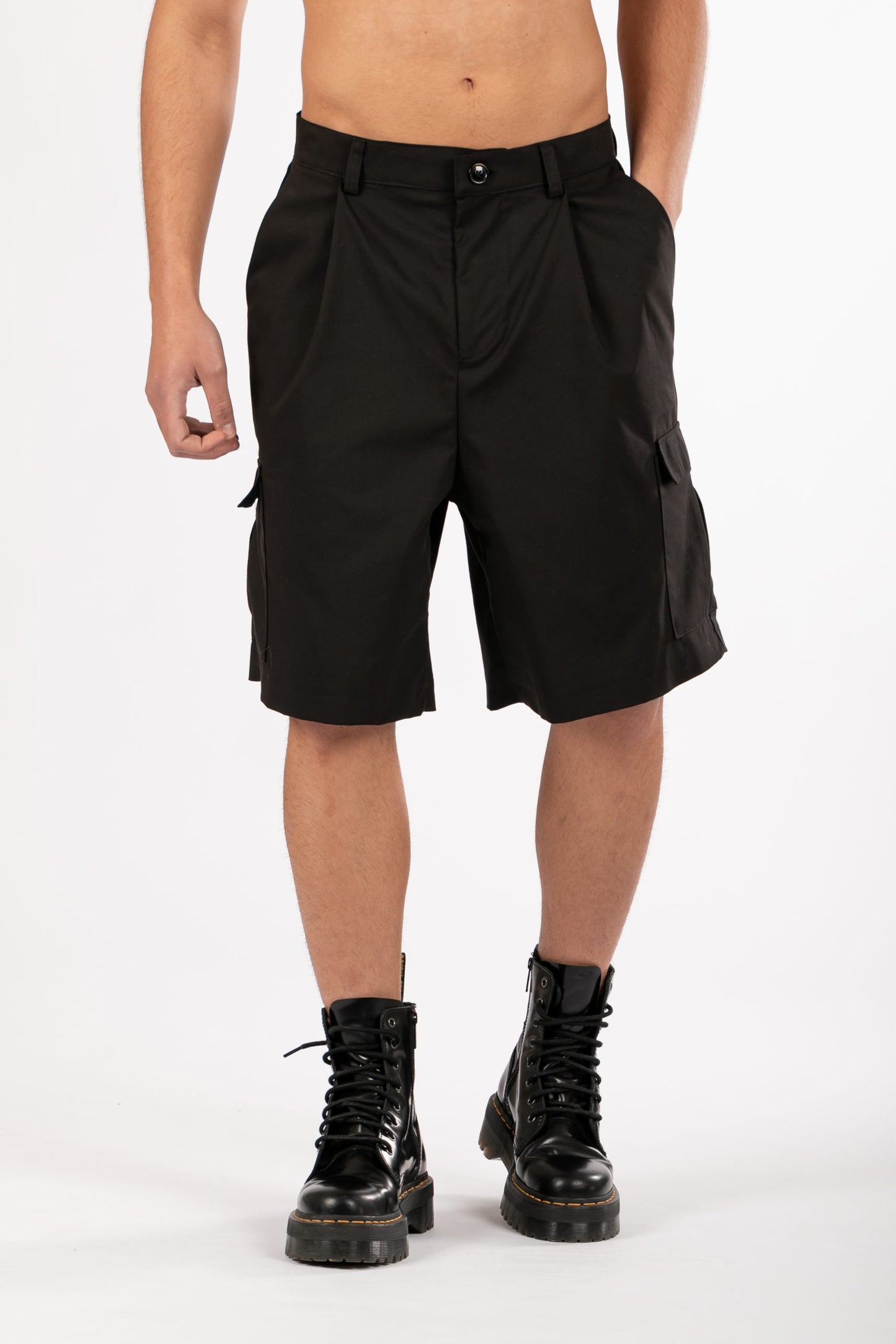 PLEATED CARGO SHORTS | NOT A COMMON