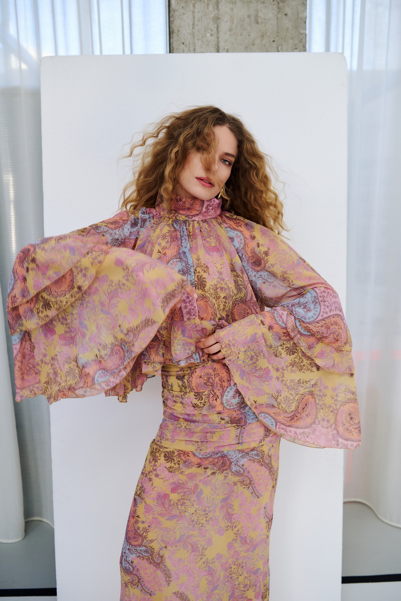 IRAIDA86475_2 Iraida-Barelight ruffled top - Image 1
